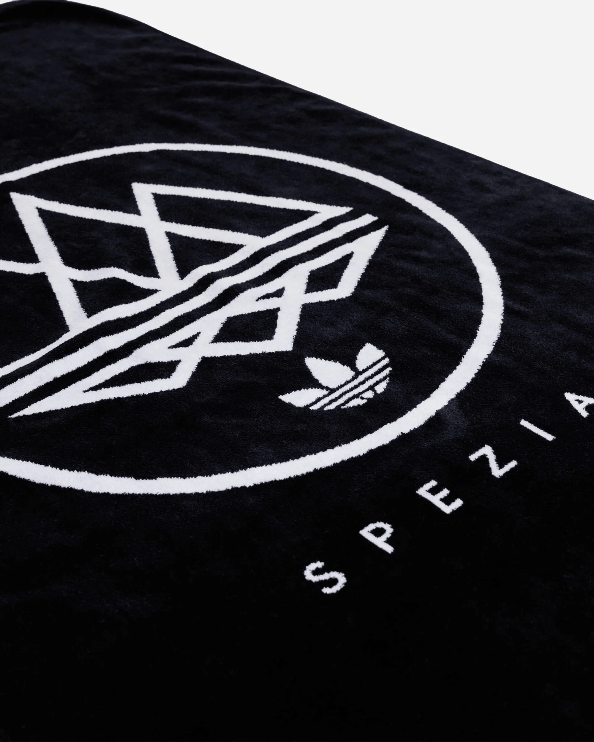 Mod SPZL Trefoil Towel Black / Chalk White - Image 2