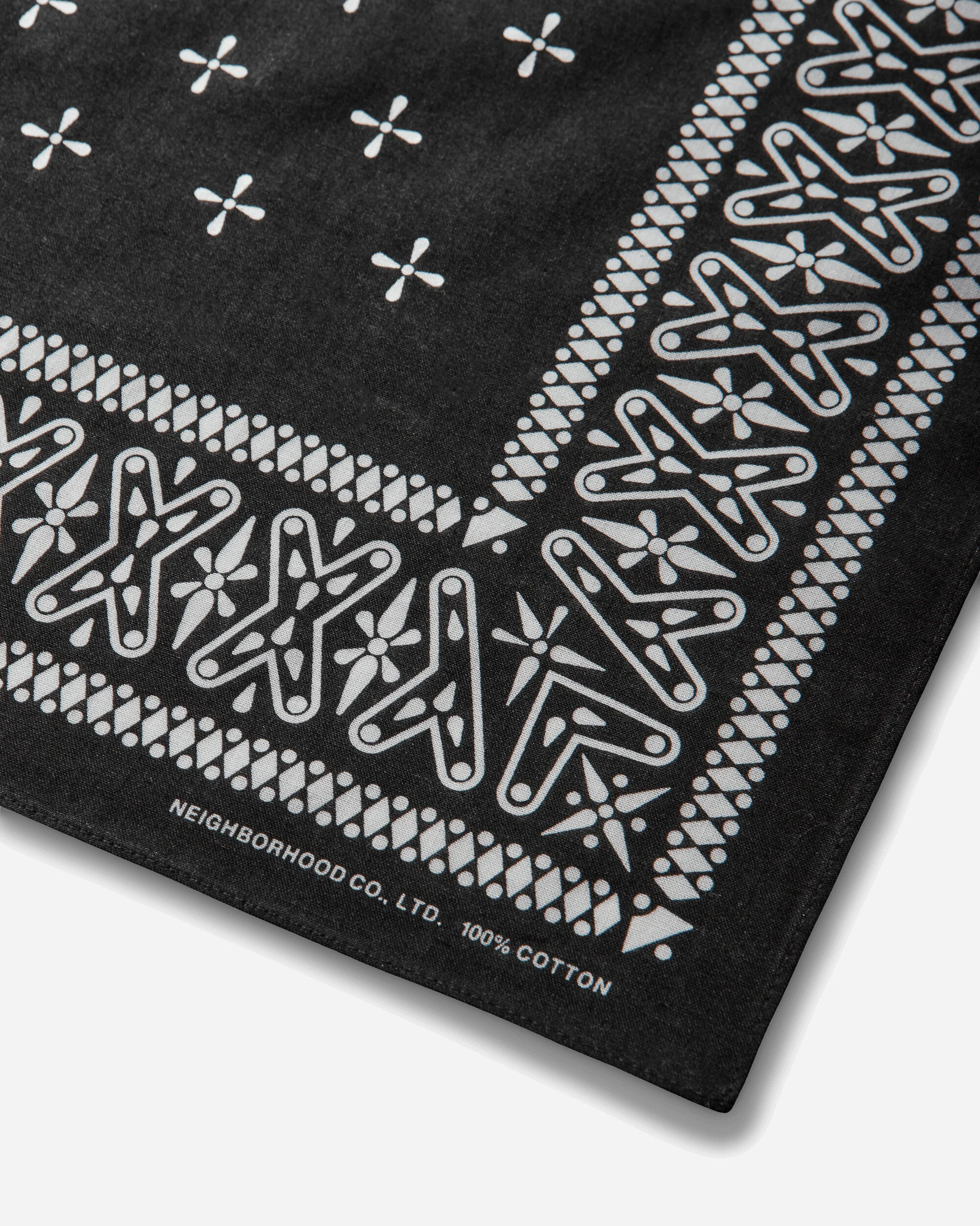 Cross Pattern Bandana Black - Image 5