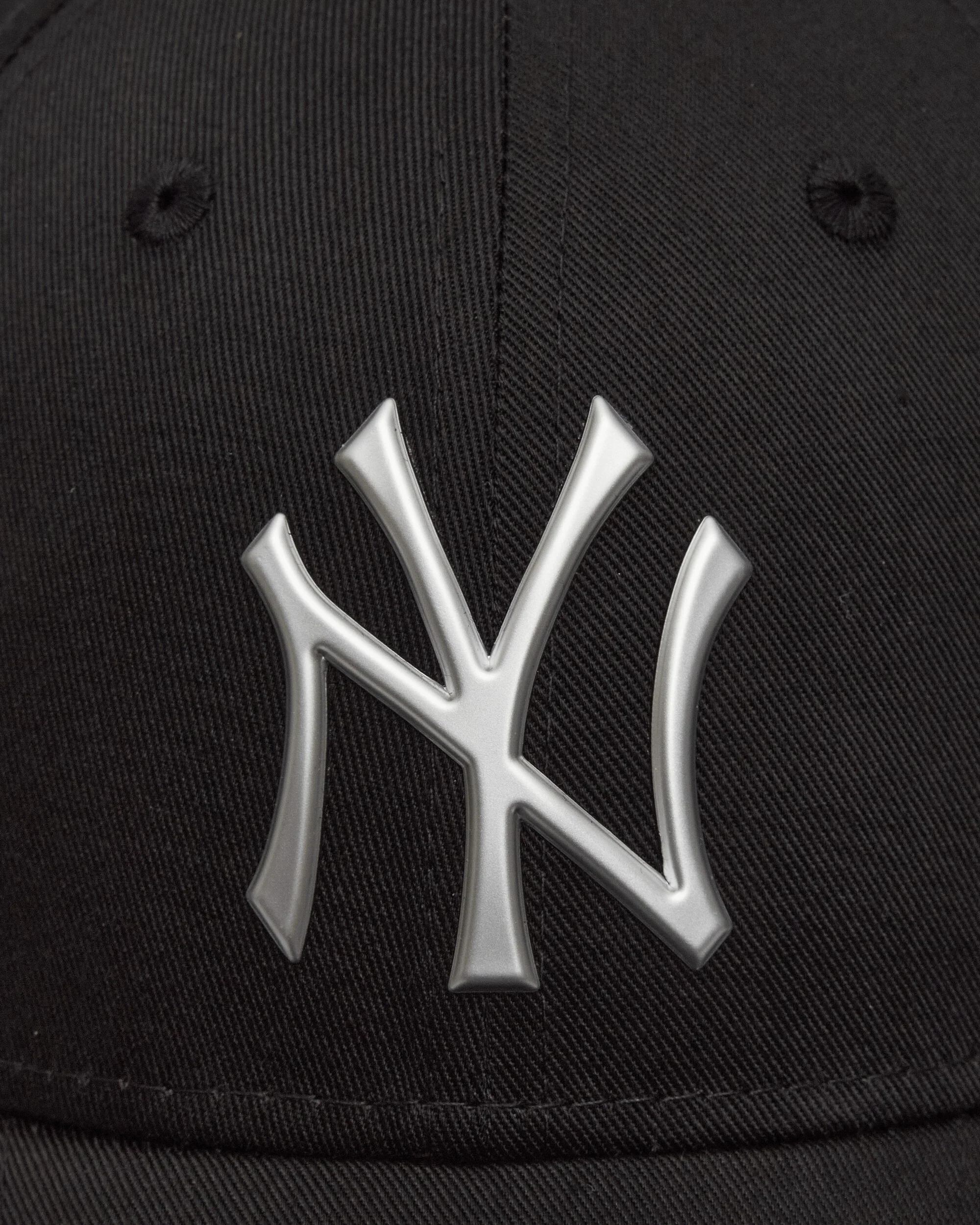 New York Yankees MLB Metallic 9FORTY Cap Black - Image 6