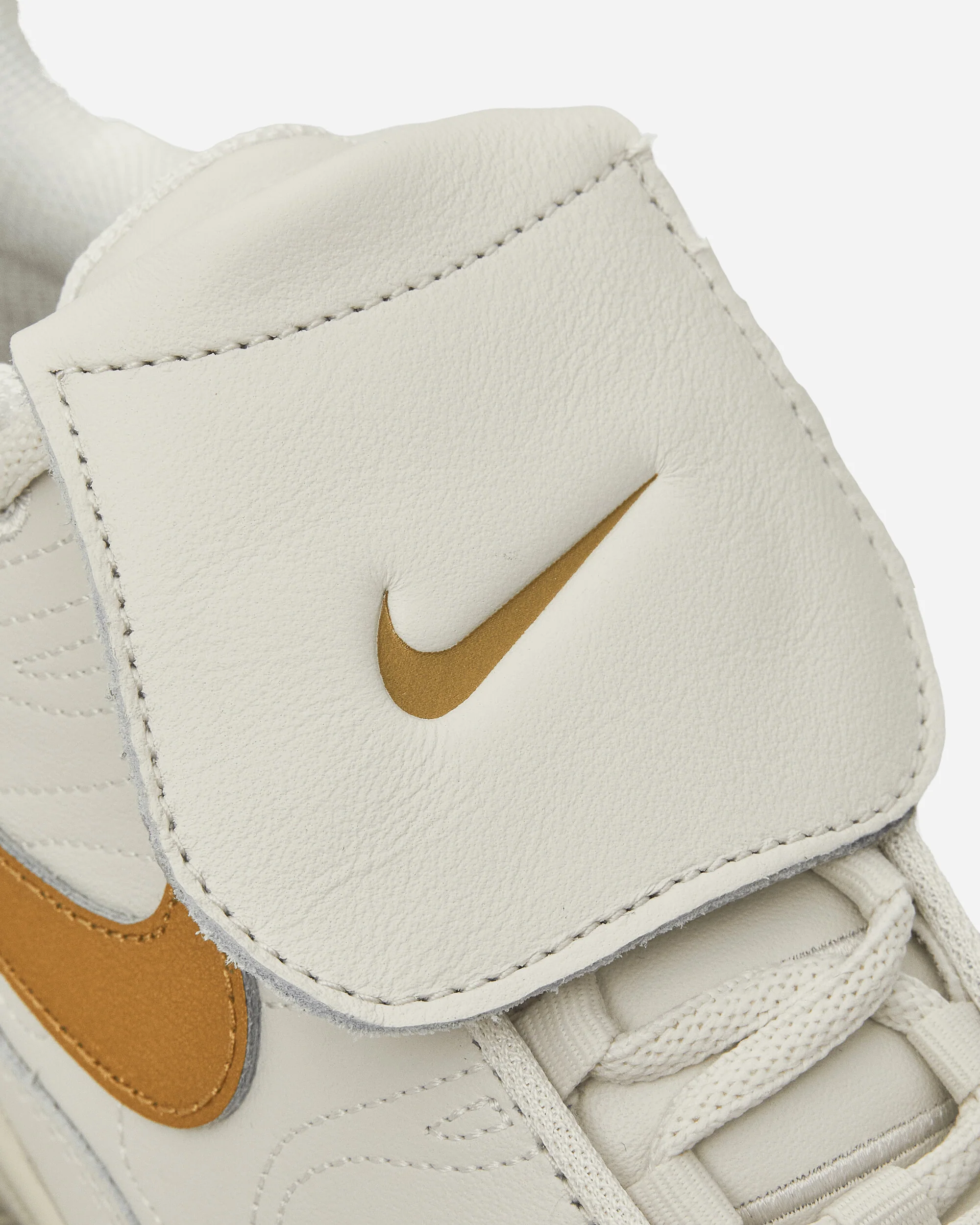 Air Max Plus TNPO Sneakers Phantom / Metallic Gold - Image 6