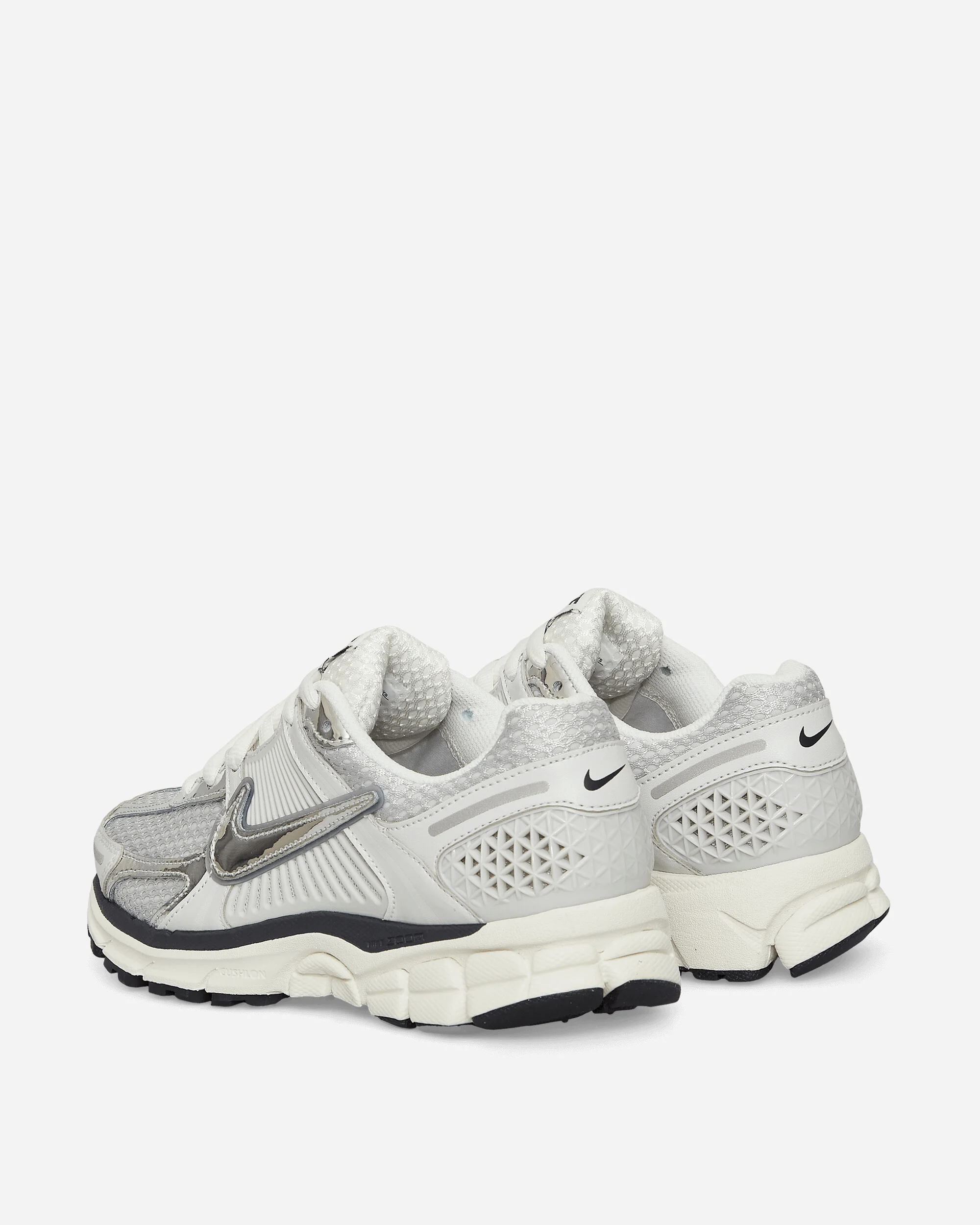 Women's Zoom Vomero 5 Sneakers Photon Dust / Metallic Silver - Image 5