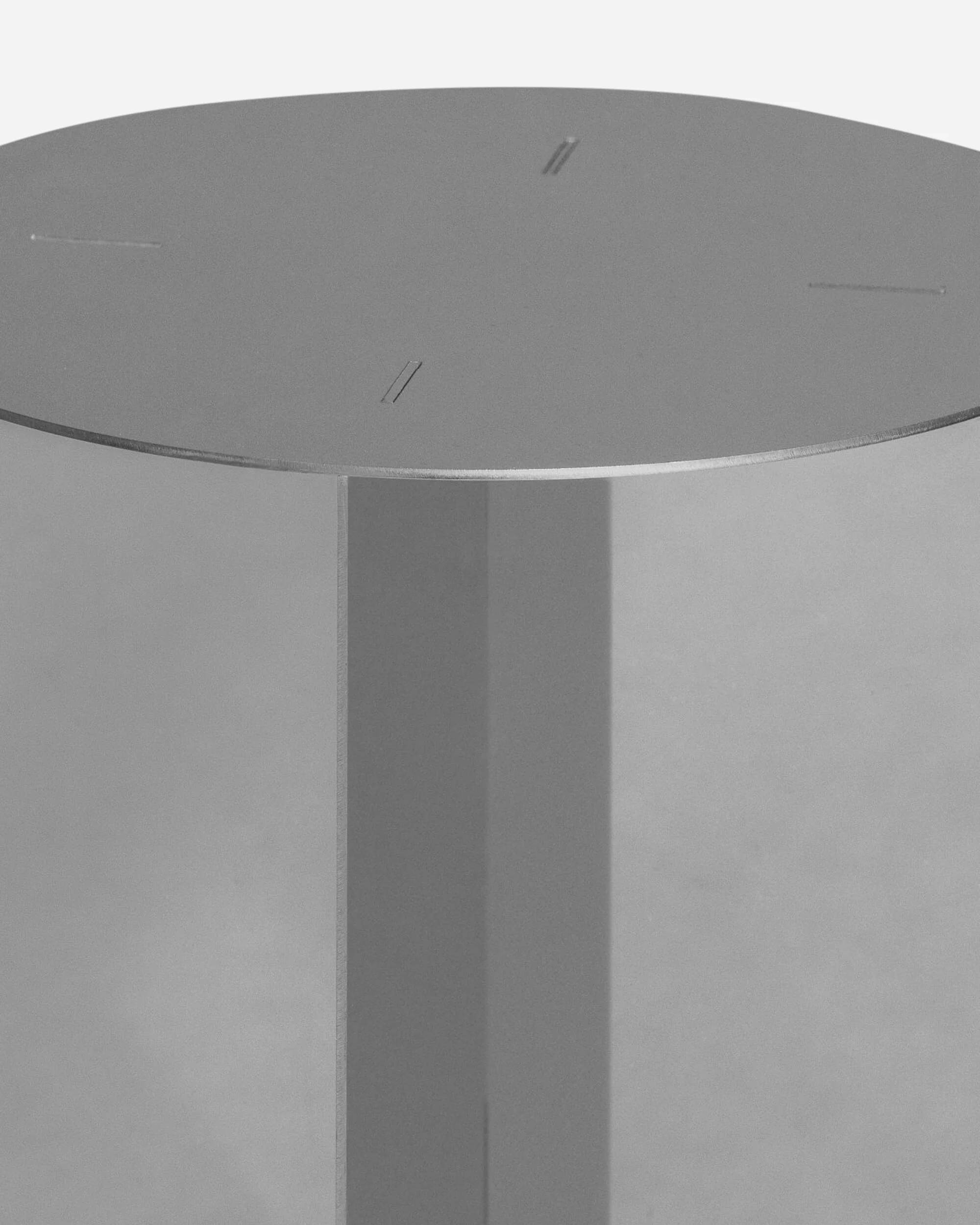 NM05.3 Small Podium Silver - Image 3