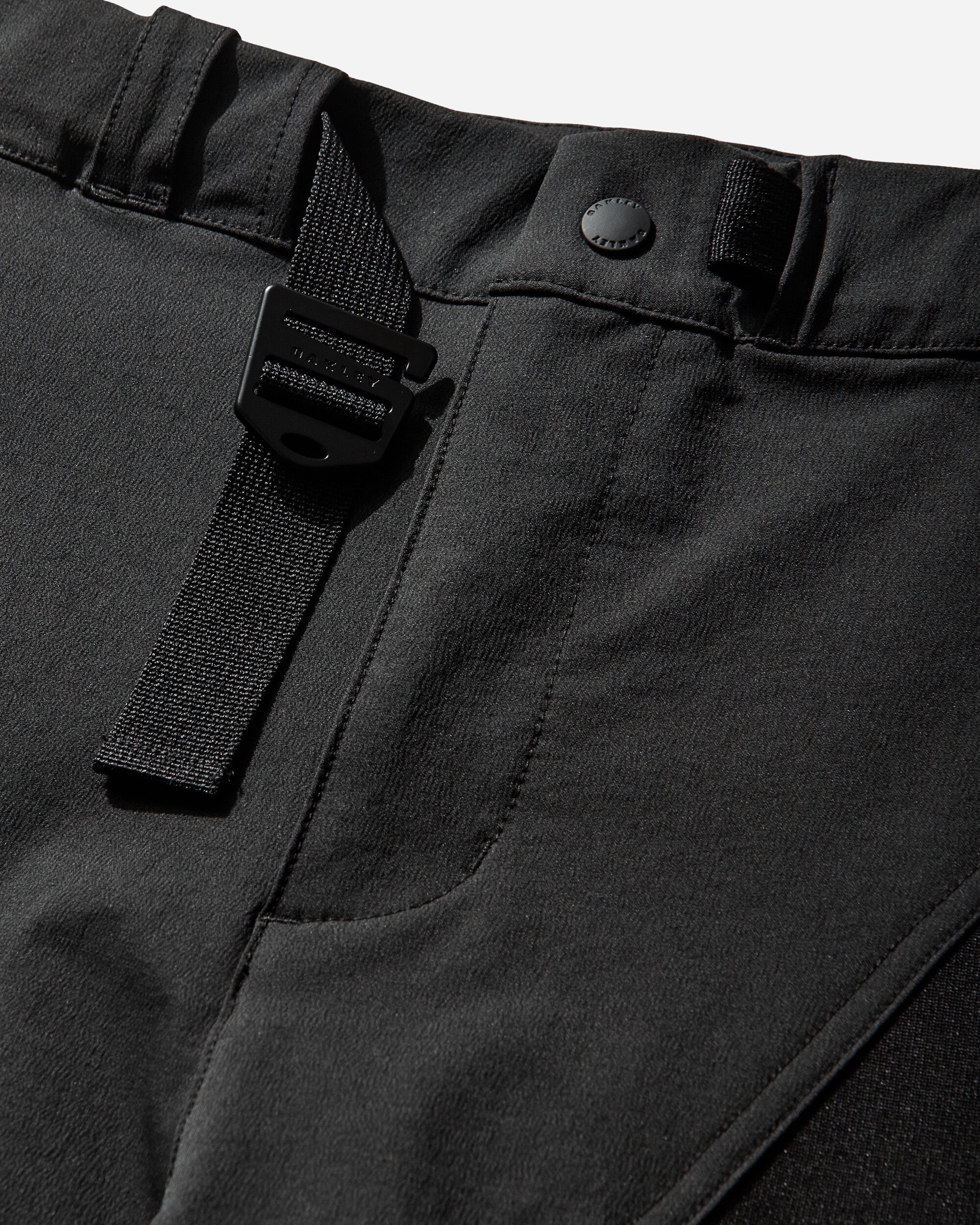 Men's Latitude Veil 3/4 Shorts Pitch Black - Image 4