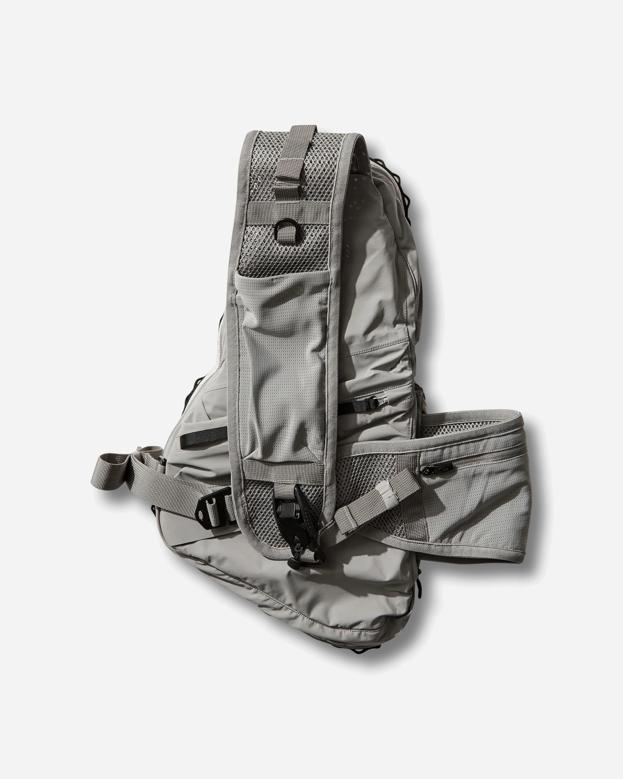 Men's Latitude Veil Slingpack Jacket Cement - Image 4