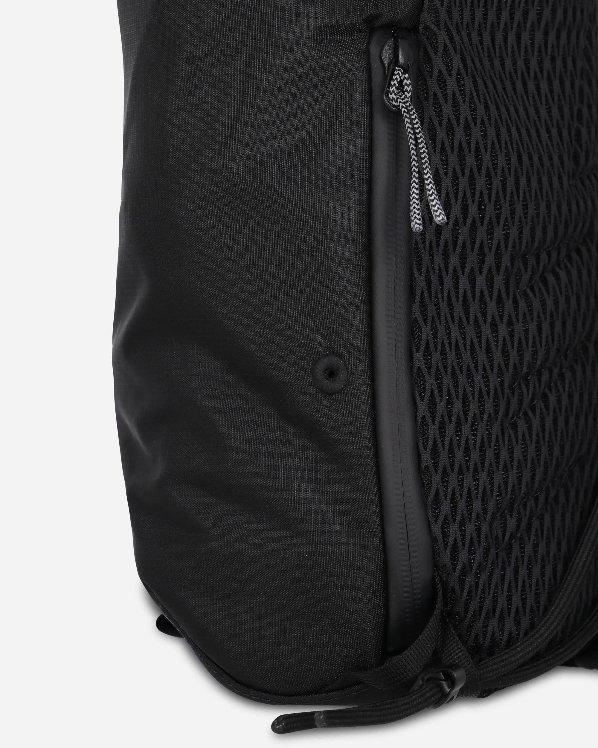 Testudo 5L Technical Shell Sling Bag Black / Dark Grey - Image 6