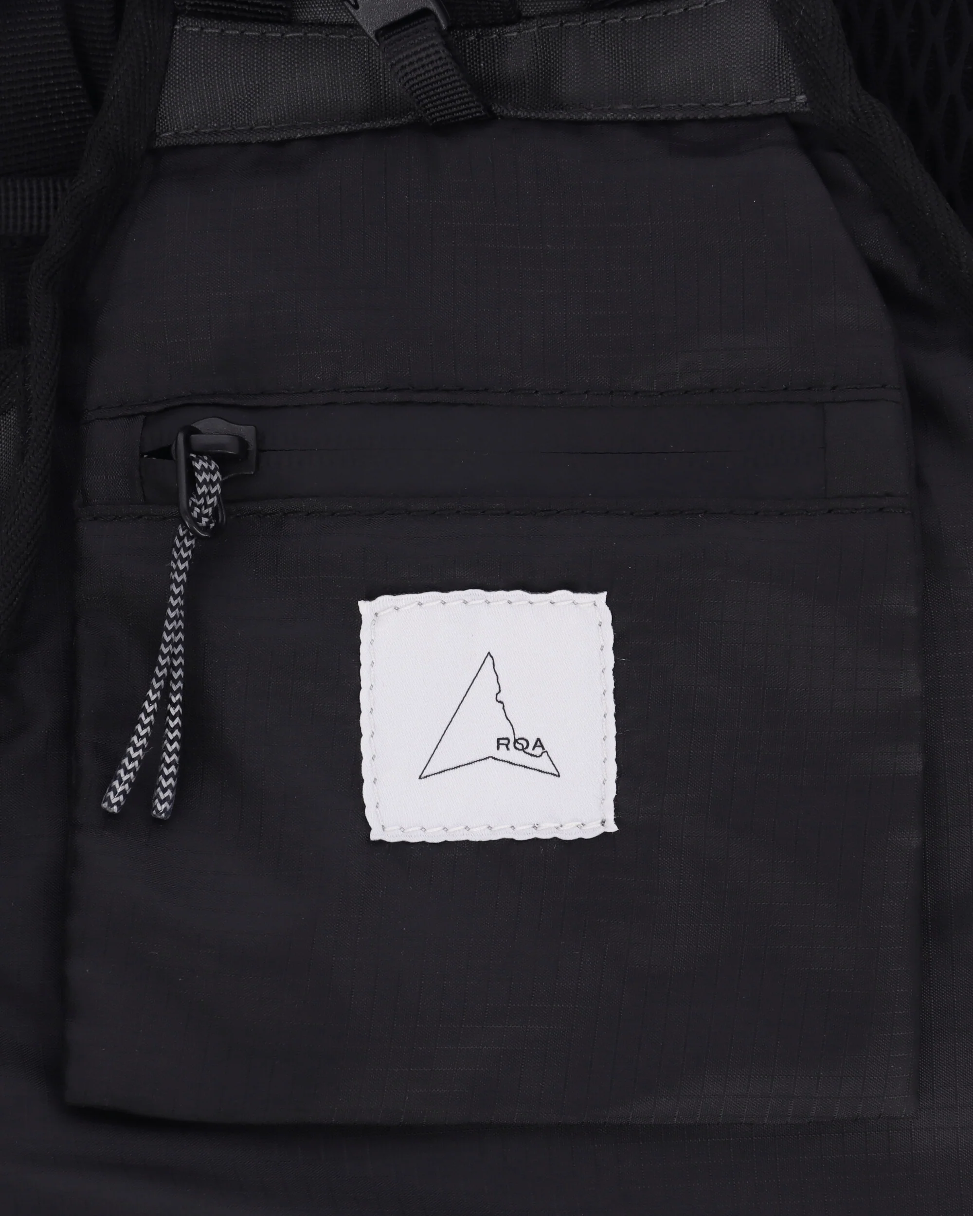 Testudo 5L Technical Shell Sling Bag Black / Dark Grey - Image 7