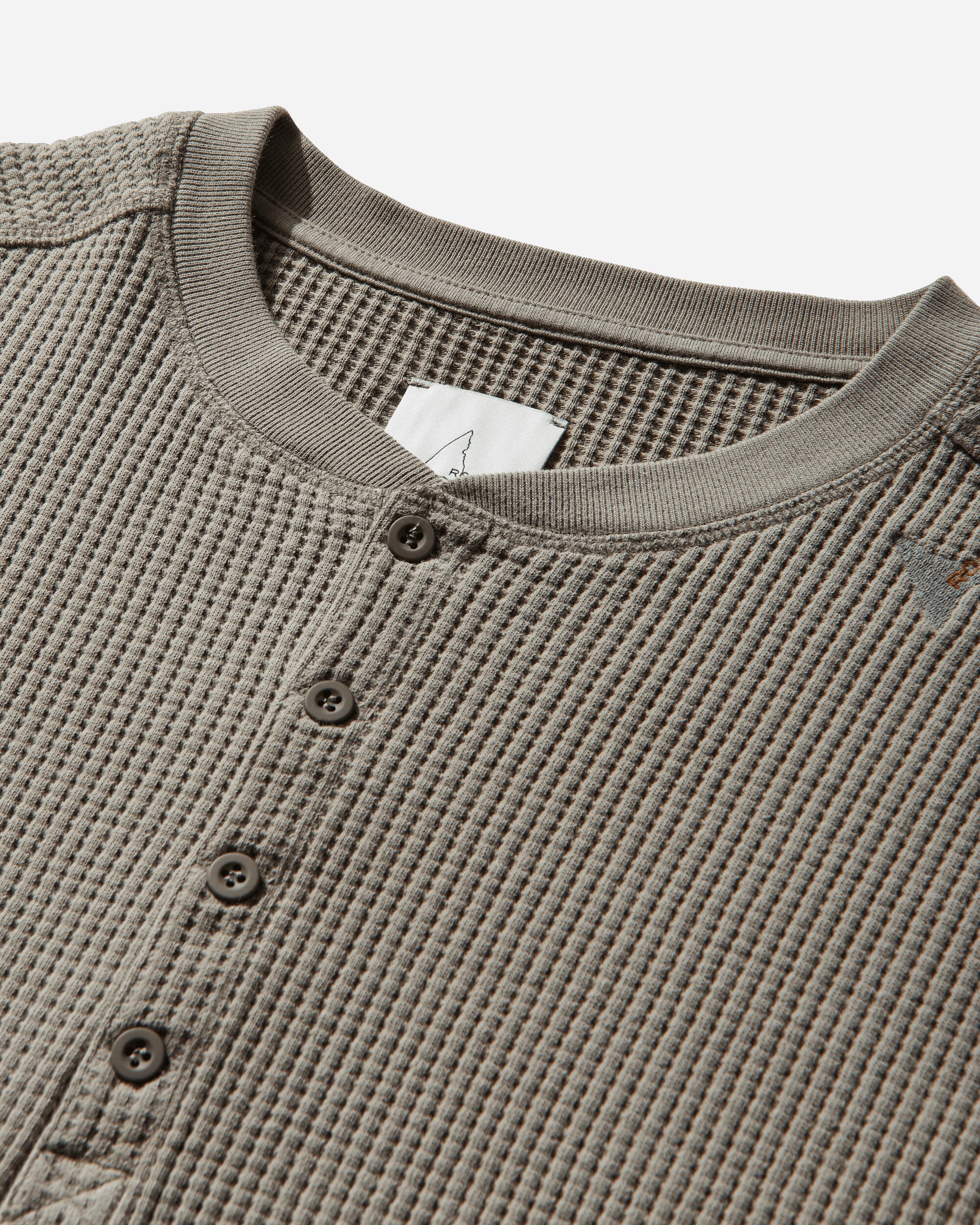 Men's Bee Sun Faded Organic Waffle Serafino Long Sleeve Top Grey / Green - Image 4