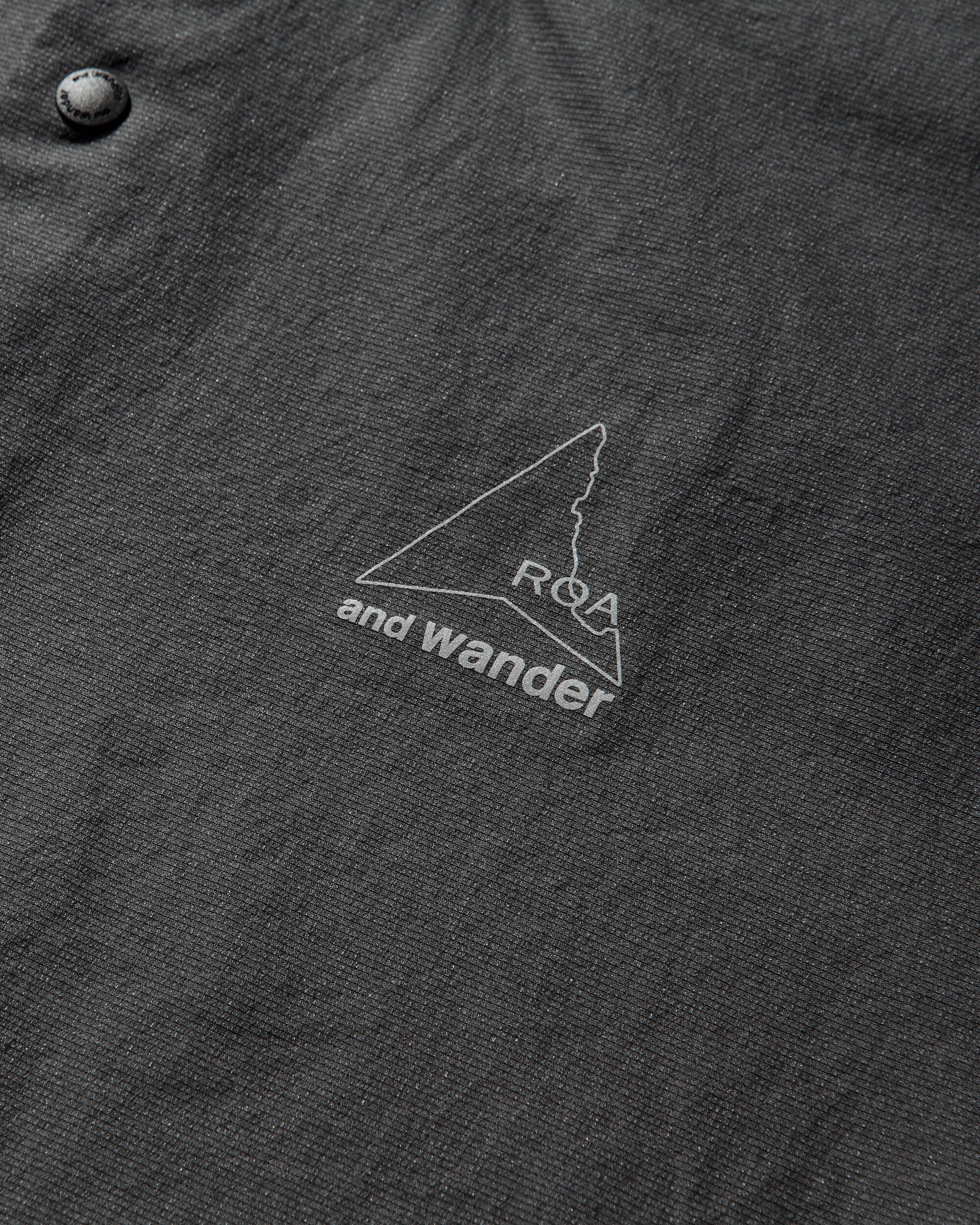 and wander Breathable Shirt Charcoal - Image 3