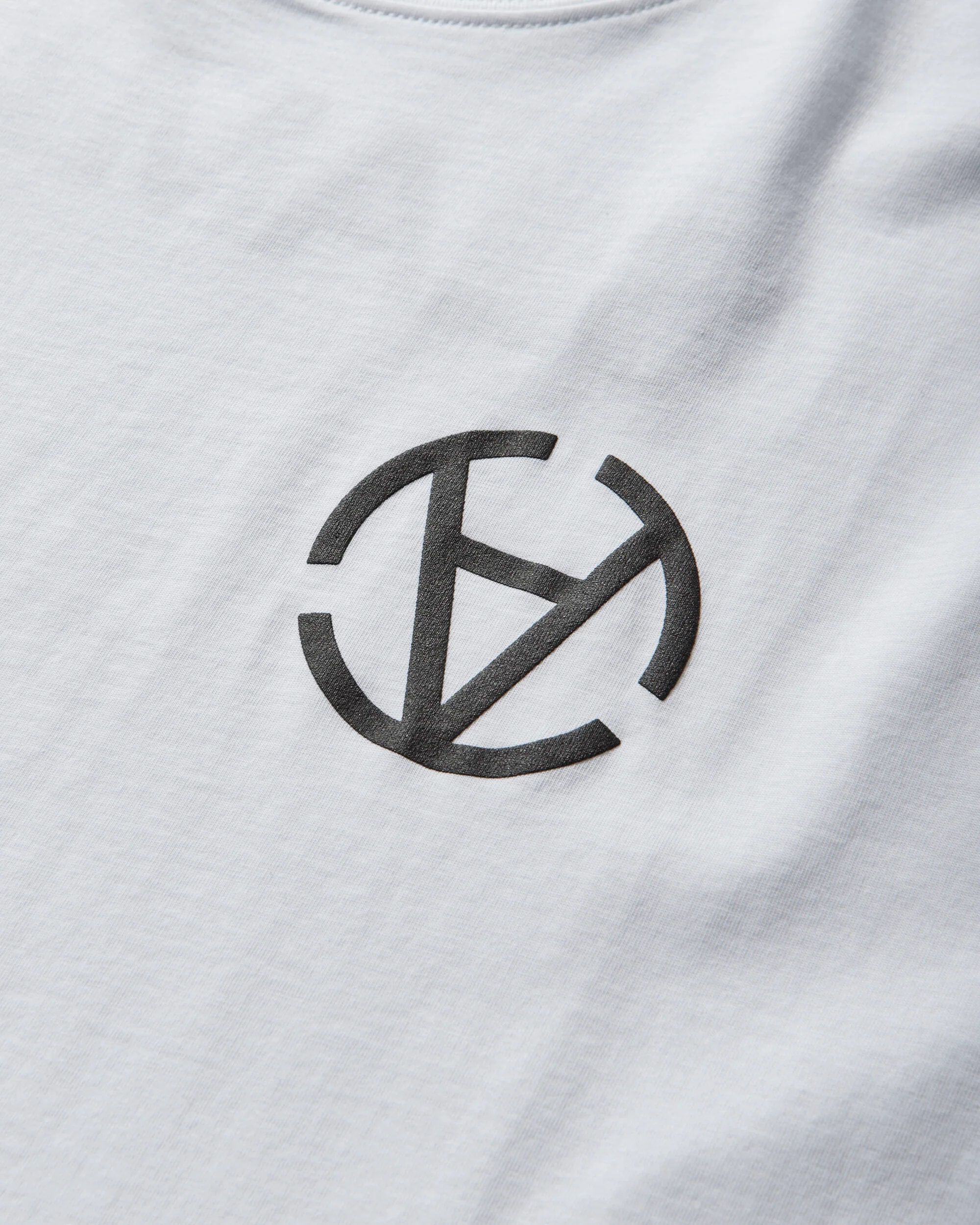Basics Graphic Longsleeve T-Shirt White - Image 4