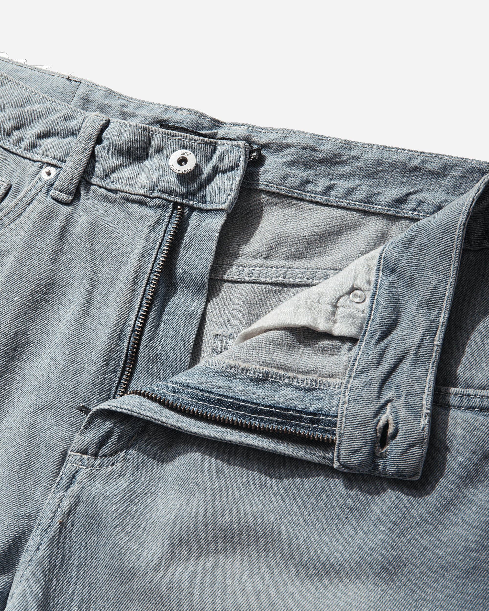 Women's Sirelle Cut-Off Jorts Light Stonewash Blue - Image 4